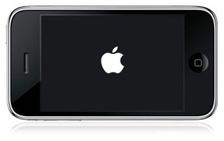 Apple iPhone «висит на яблоке»