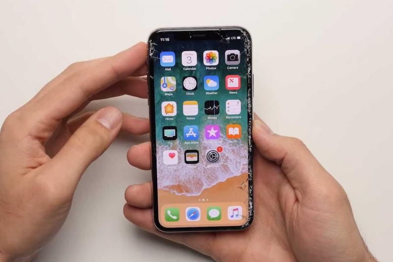 Упал iphone x и не показывает экран